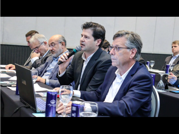 Banner: A reunião, realizada nesta terça-feira (19), antecedeu a abertura do Enic
