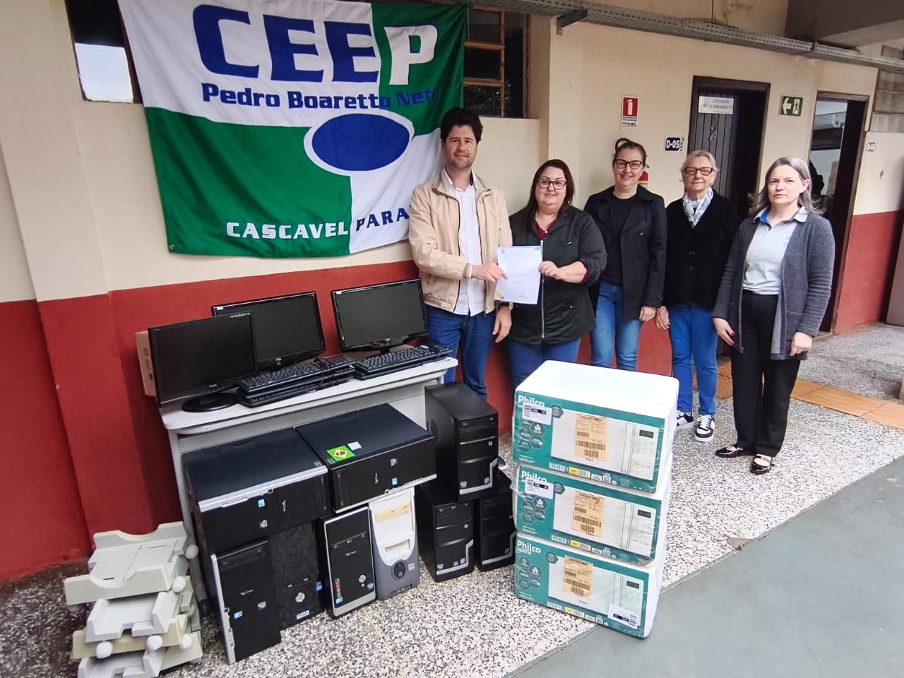 Banner: Sinduscon Paraná Oeste realiza doação de computadores e equipamentos ao CEEP Pedro Boaretto Neto 