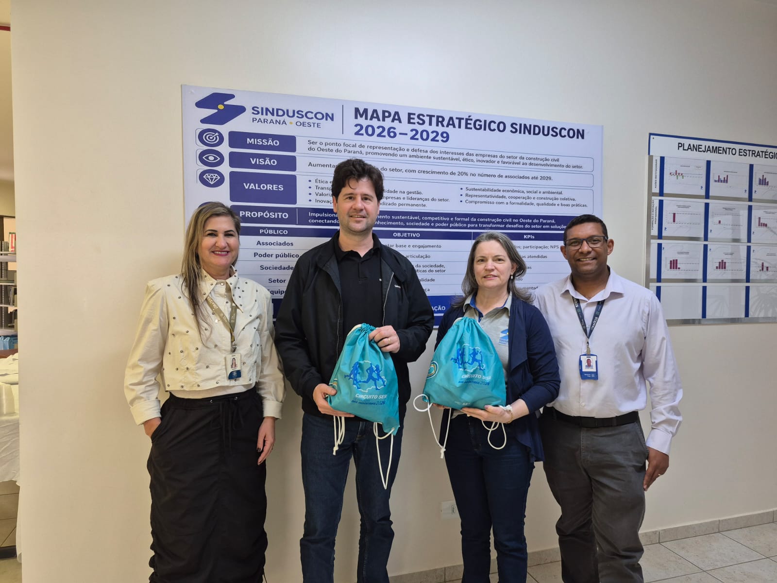 Banner: Sinduscon acompanha entrega de kits do Circuito SESI de Corridas 