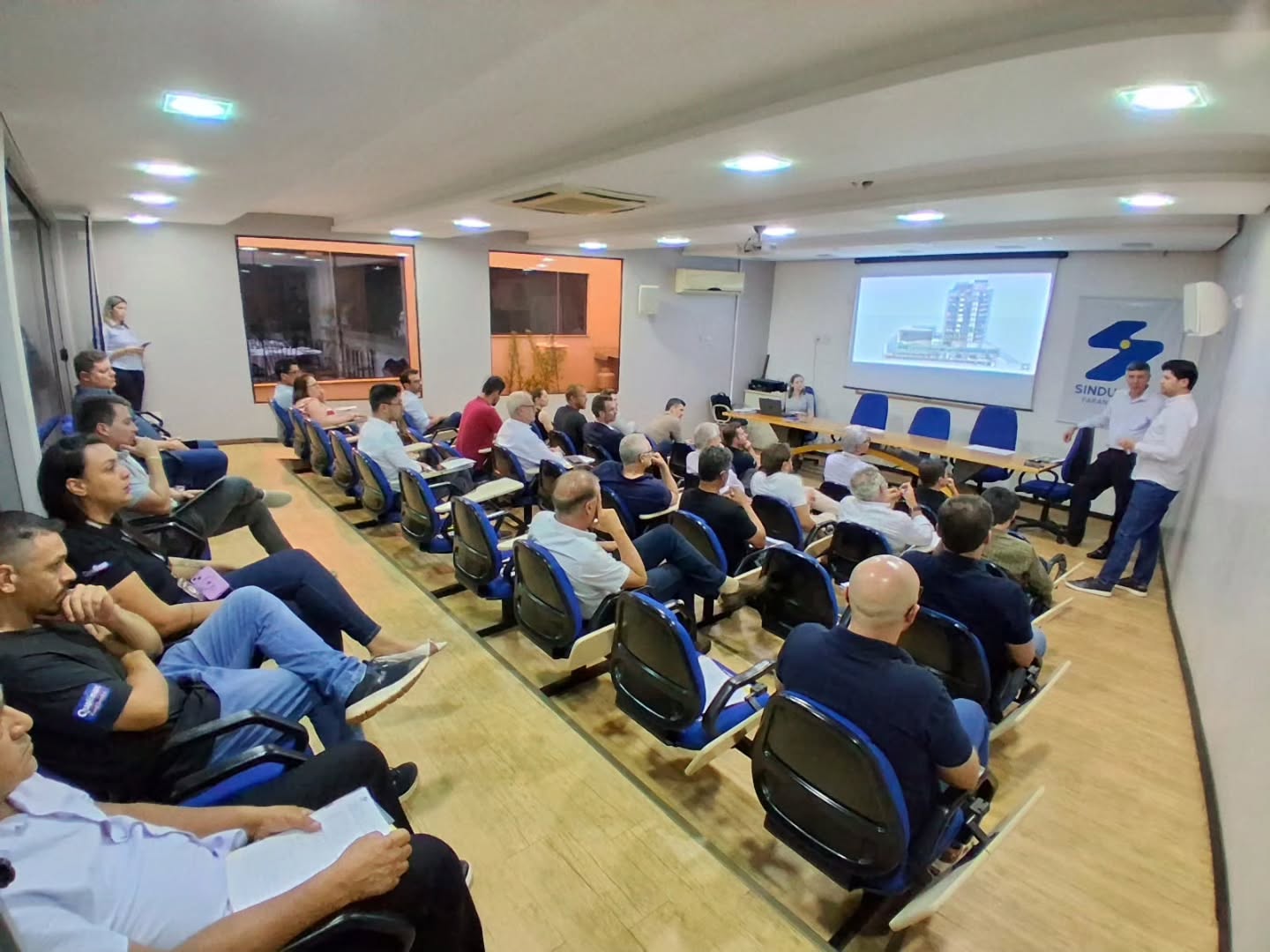 Banner: Sinduscon Paraná Oeste realiza Reunião Mensal dos Associados em Toledo