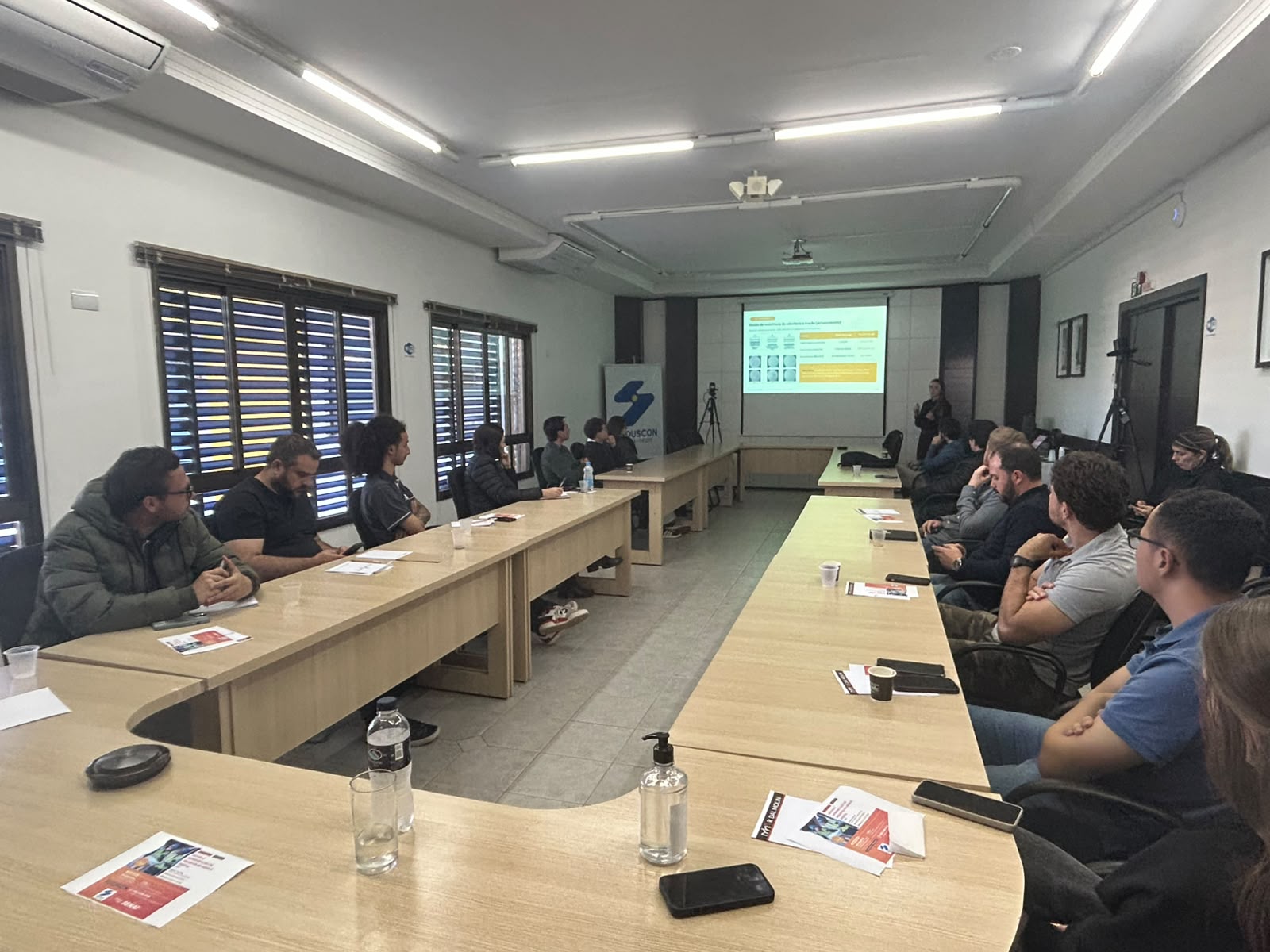 Banner: Sinduscon Paraná Oeste realiza reunião do Grupo de Manutenção Pós-Obras sobre deslocamento cerâmico