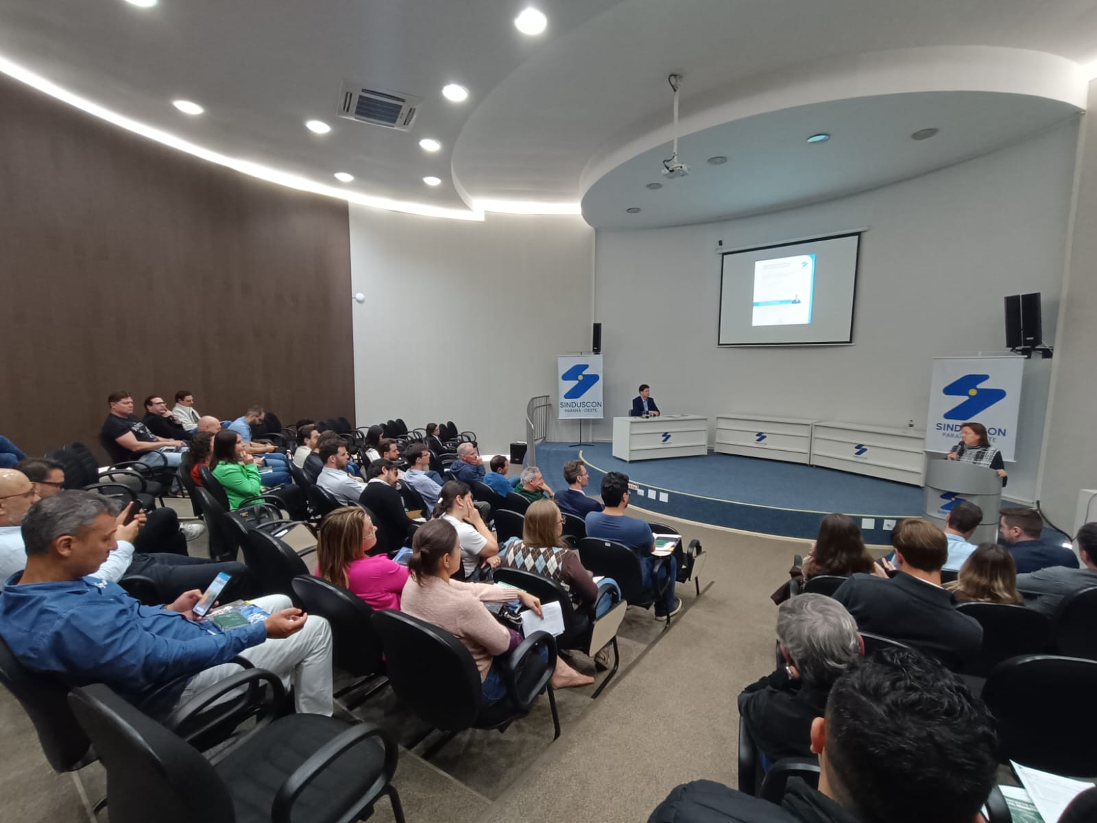Banner: Reunião mensal do Sinduscon Oeste destaca revisão do Plano Diretor de Cascavel 