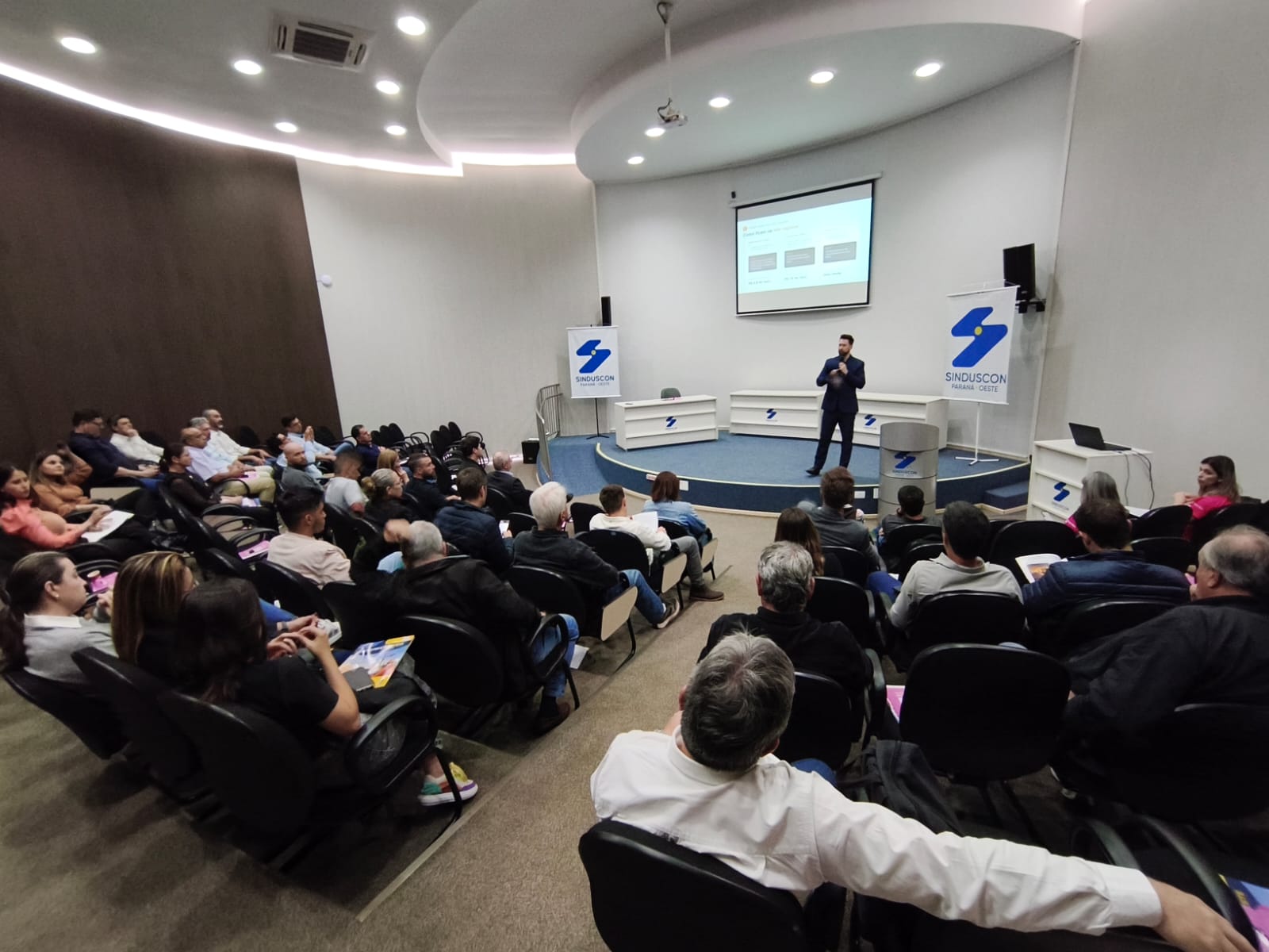 Banner: Sinduscon Paraná Oeste reúne associados para discutir desafios da construção civil
