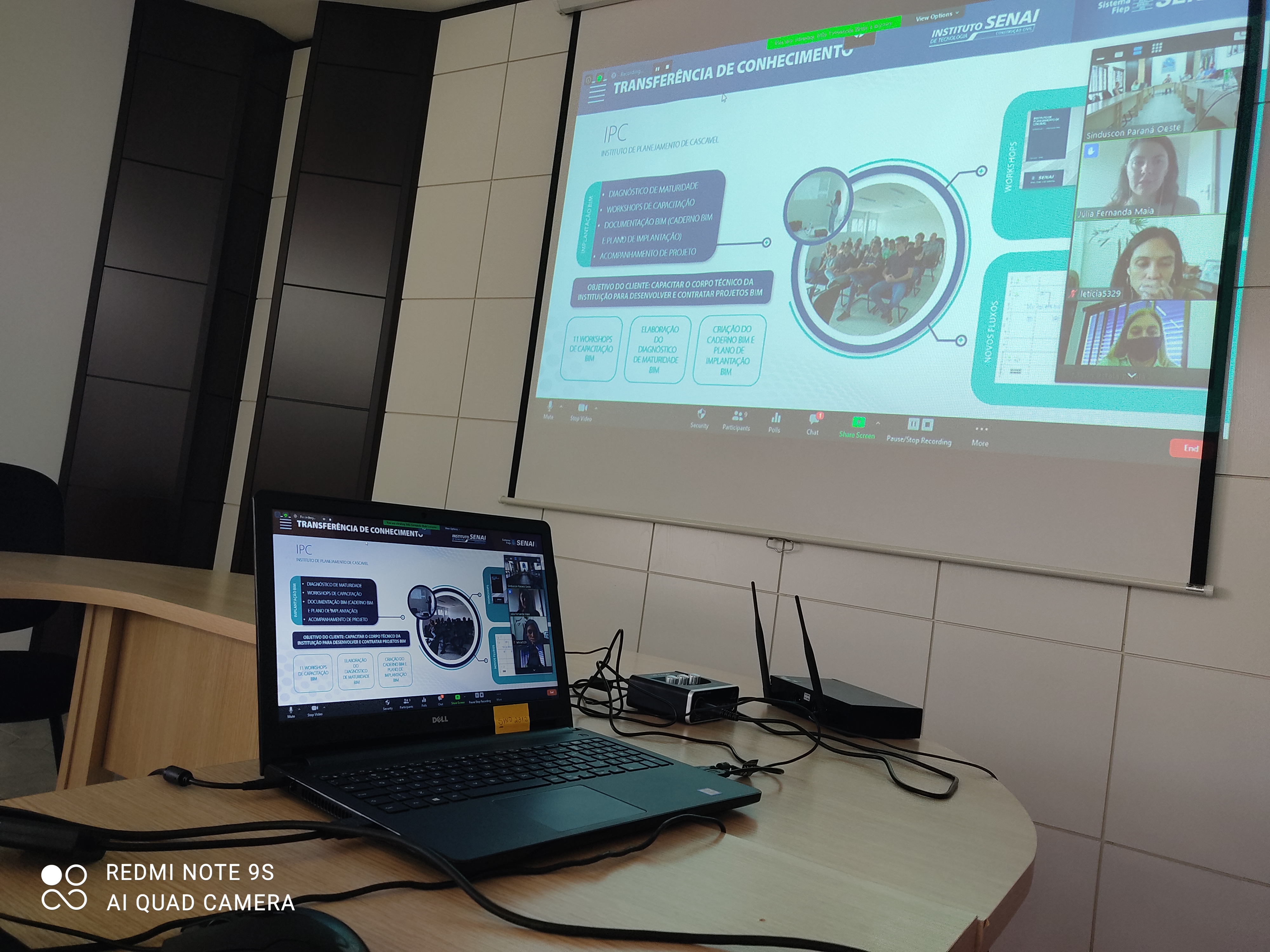 Banner: Reunidos na sede do Sinduscon Paraná Oeste, integrantes do Comat discutiram os trabalhos que estão sendo desenvolvidos sobre BIM