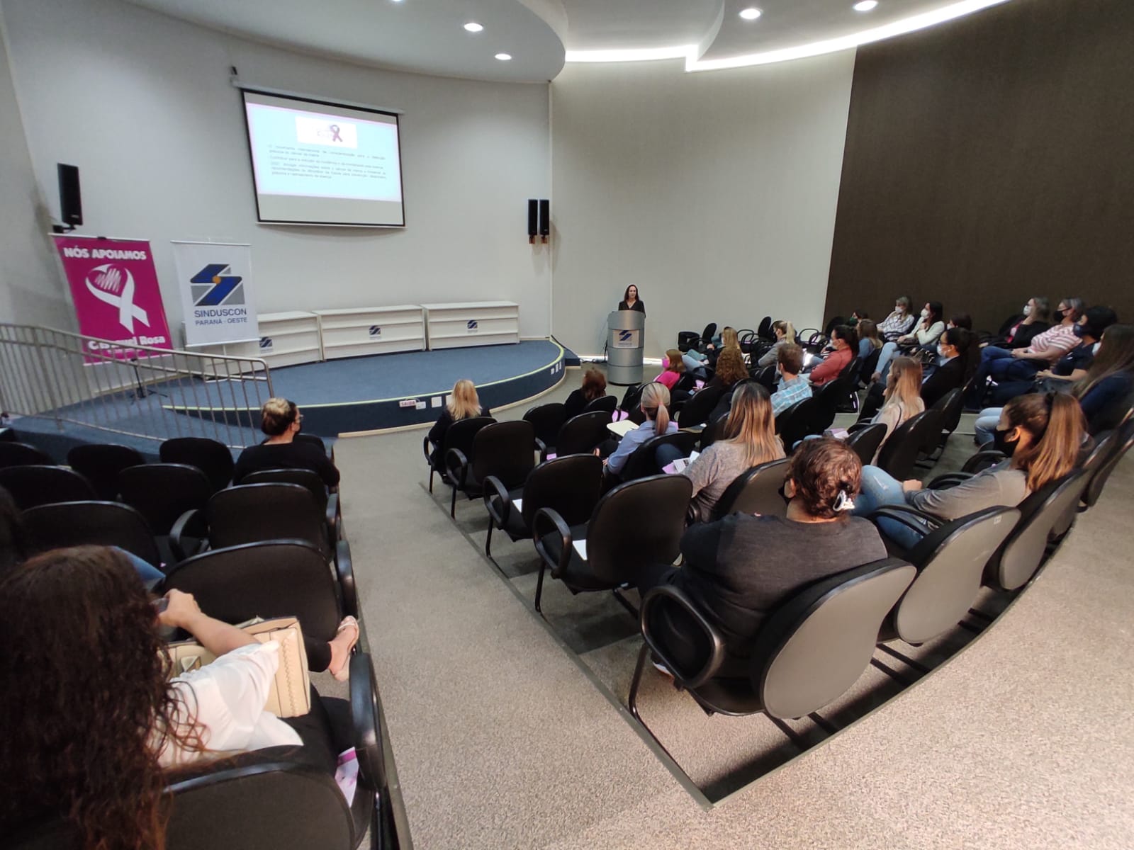 Banner: Sinduscon realiza palestra  sobre prevenção ao câncer