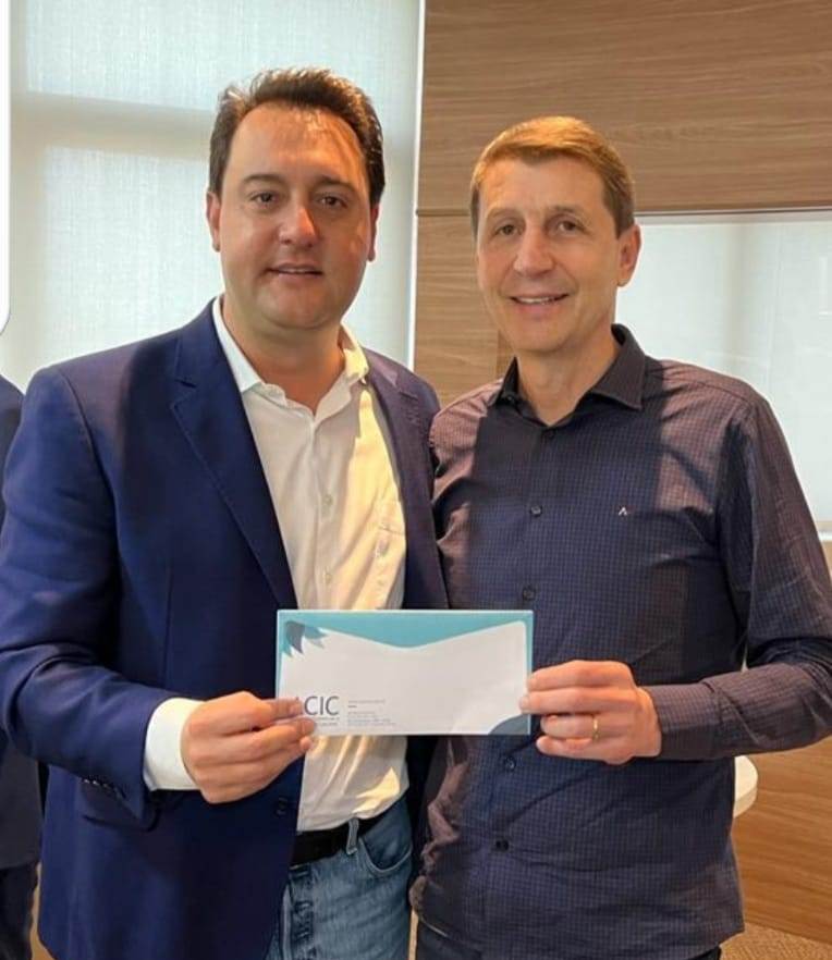 Banner: G8 entrega carta ao governador Ratinho pedindo mais segurança