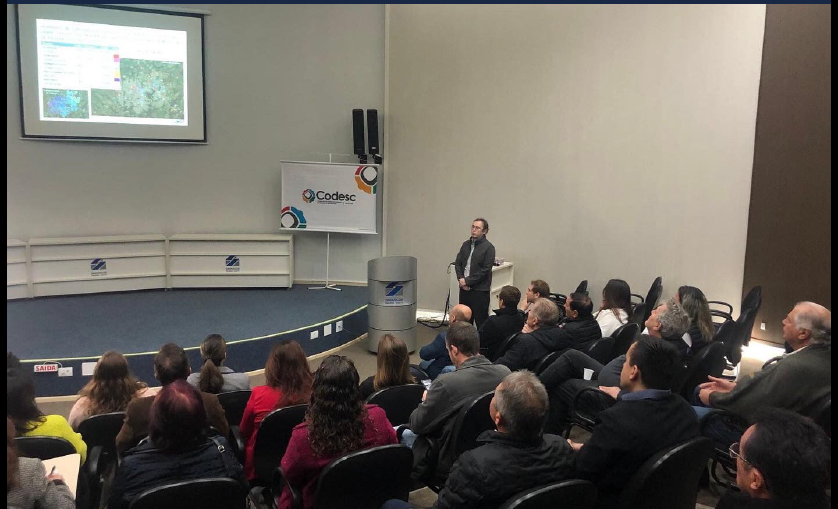 Banner: Plano de Mobilidade de Cascavel é apresentado.