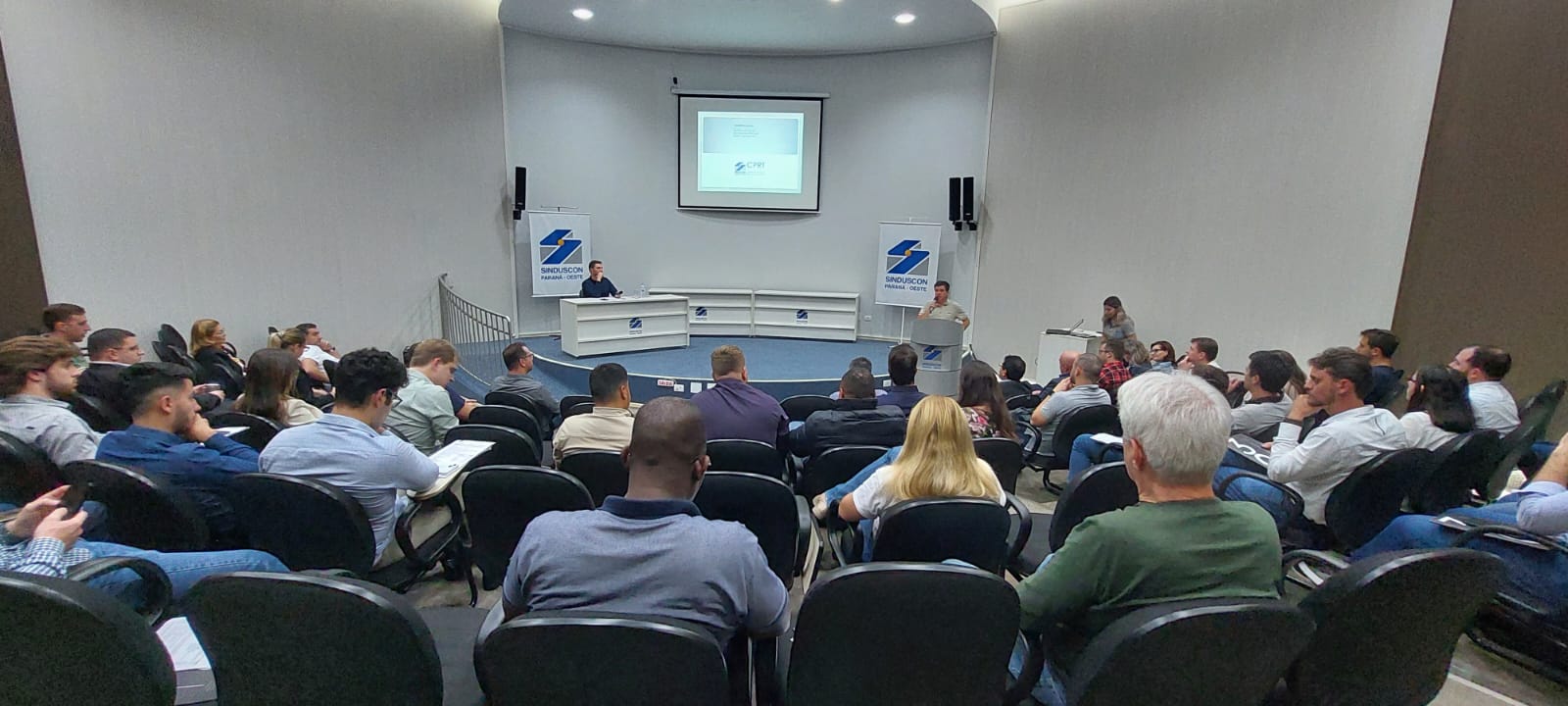 Banner: Reunião Mensal aborda temas como a Reforma Tributária e o Plano Diretor