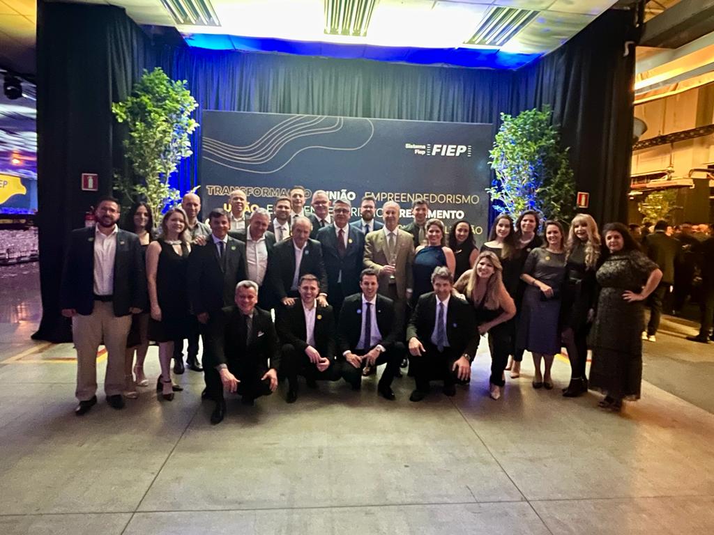 Banner: VASCONCELOS FAZ HISTORIA E TOMA POSSE NA FIEP, COM PRESENÇA DE EXPRESSIVA COMITIVA DO OESTE