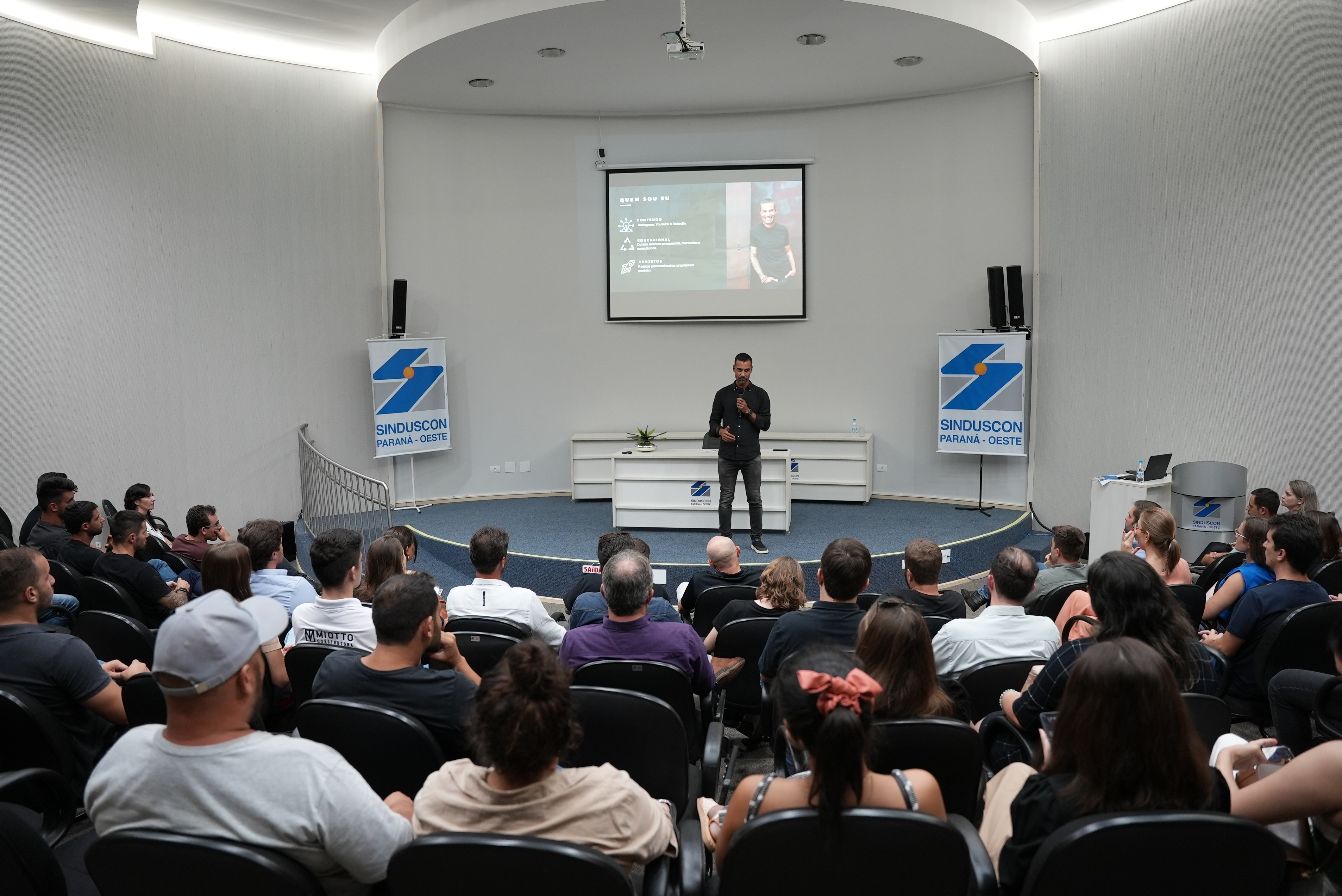 Banner: Referência nacional, Felipe Savassi faz palestra sobre construções híbridas no Sinduscon Oeste