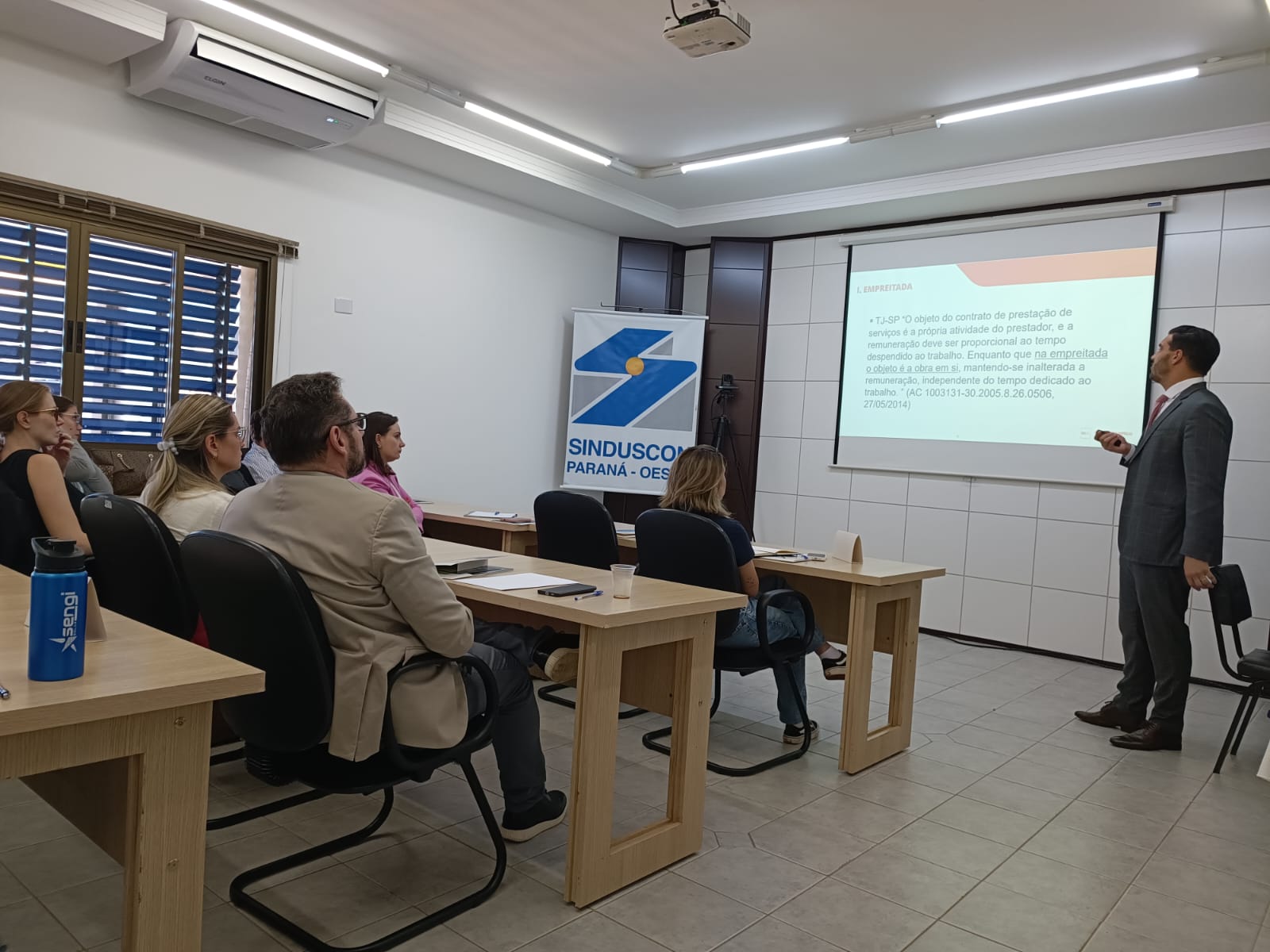 Banner: Sinduscon Paraná Oeste recebe Ricardo Campello para curso sobre direito imobiliário