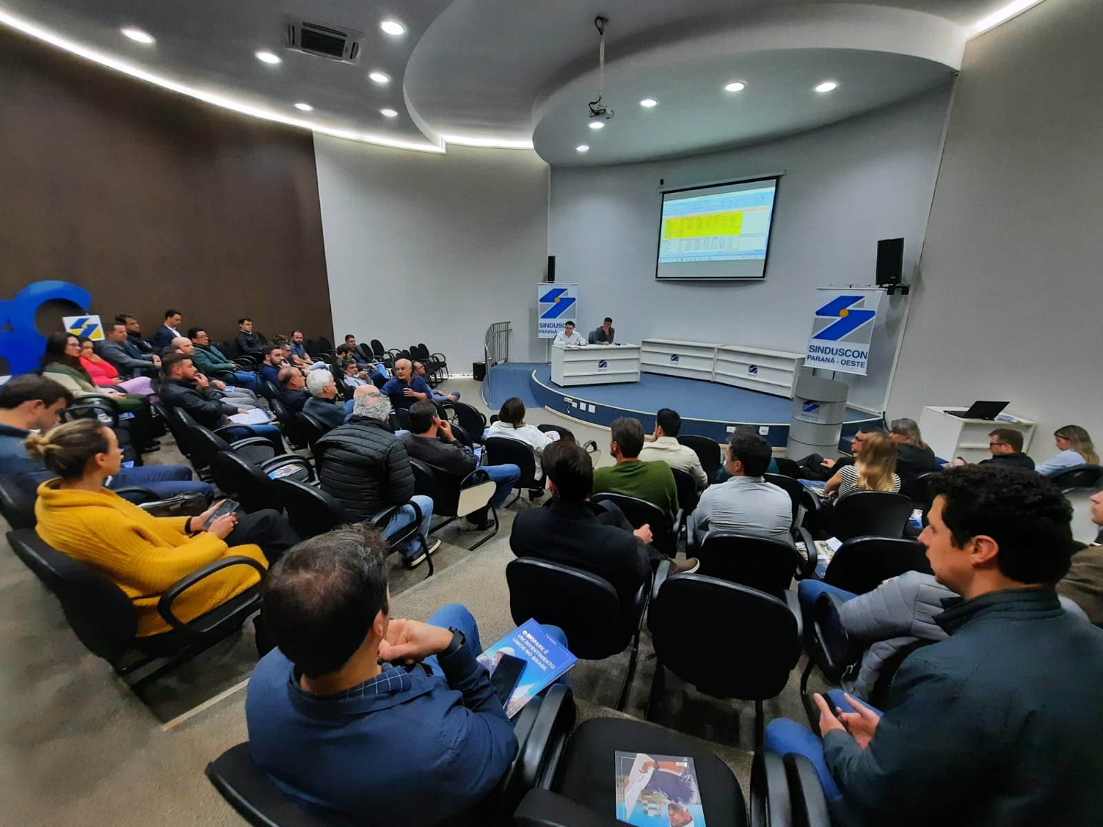 Banner: CCT domina pauta de reunião de associados