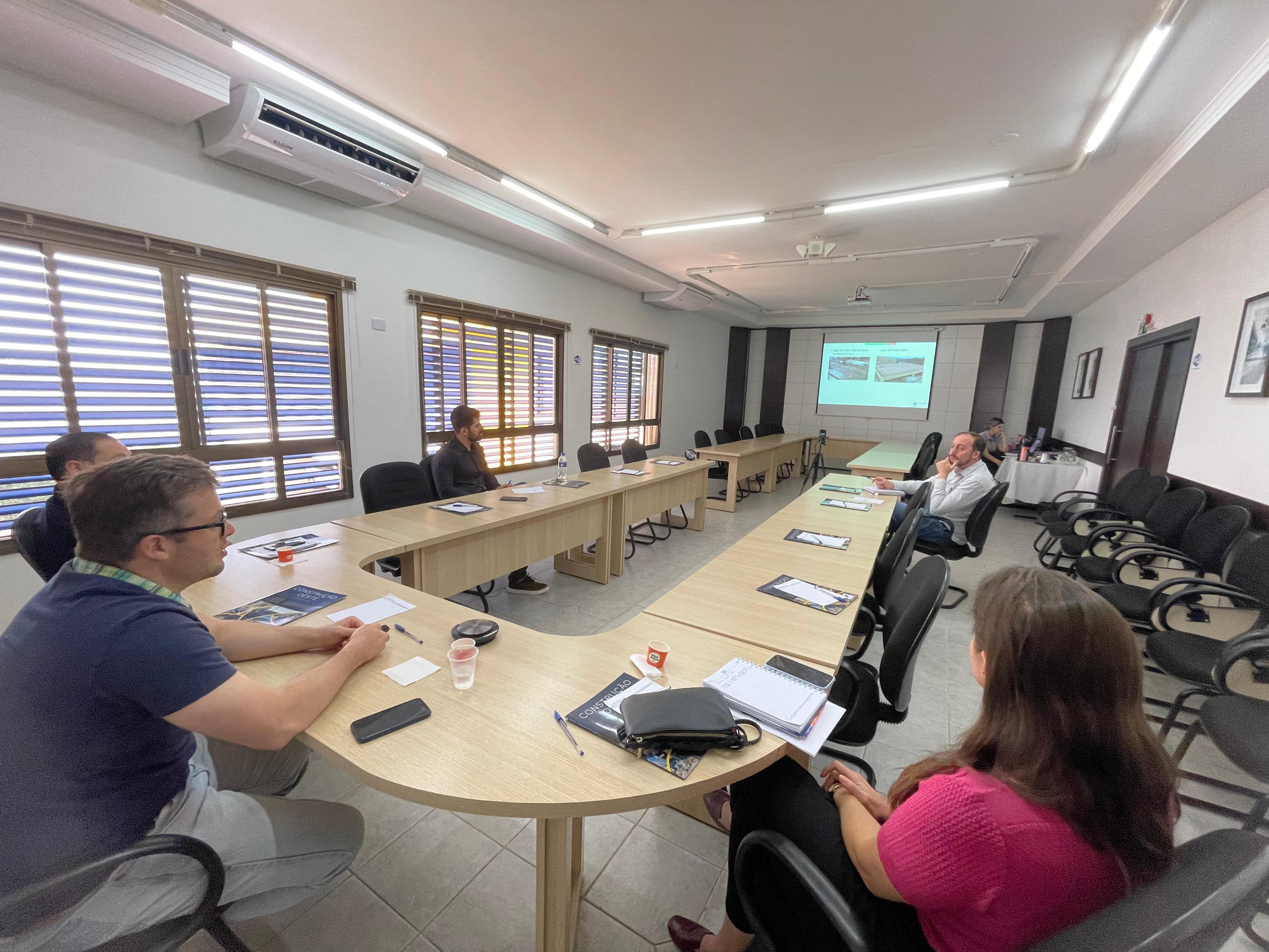 Banner: Comat traça paralelo entre métodos construtivos convencionais e novas tecnologias inovadoras