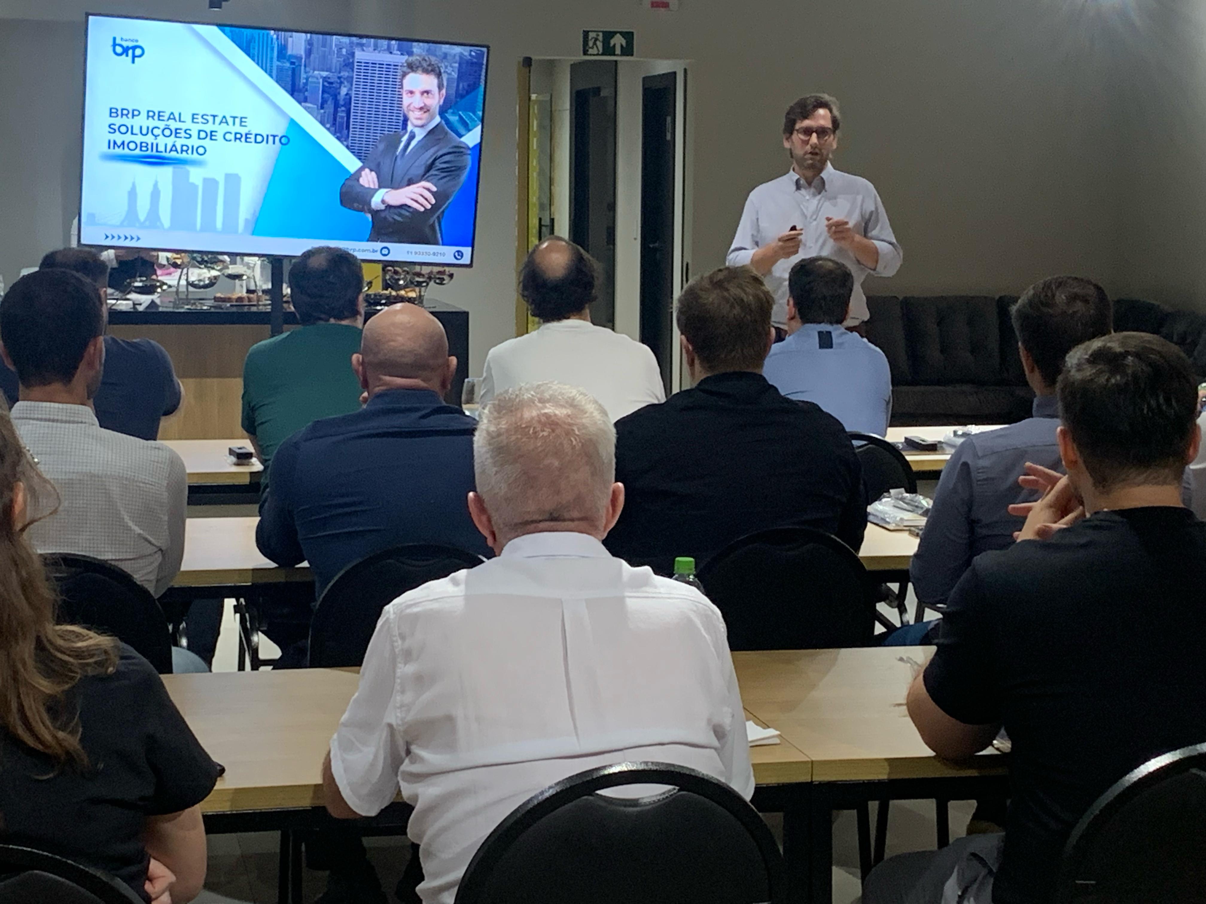 Banner: Palestra oferece caminhos financeiros para a construção civil